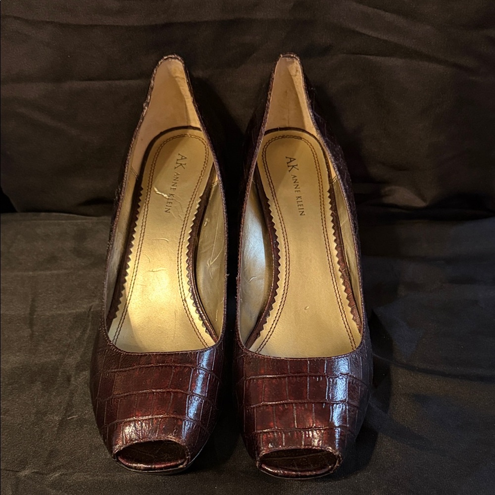 Anne Klein Burgundy Croc-Embossed Heels 11M